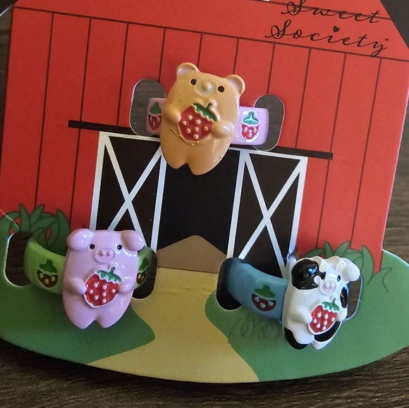 Farm Animals Rings Set Of 3 Cow Pig Bear With Strawberries NEW Sweet Society 7 - Picture 5 of 10